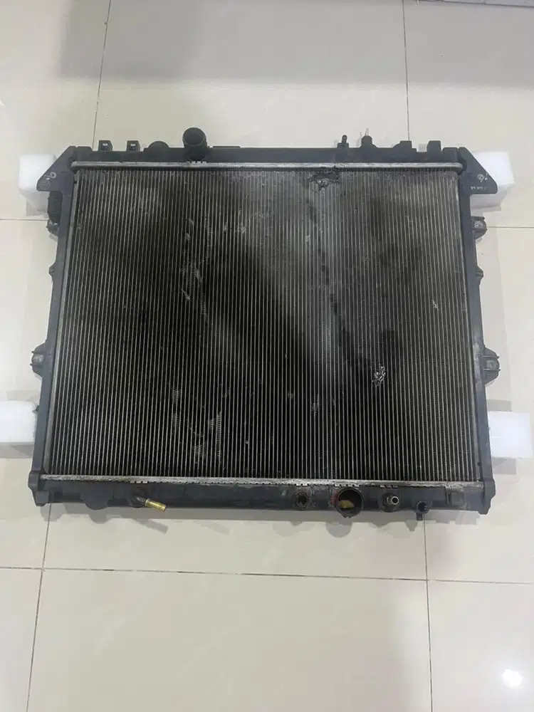 Dijual Radiator Bekas Pakai Toyota Fortuner Diesel 2012