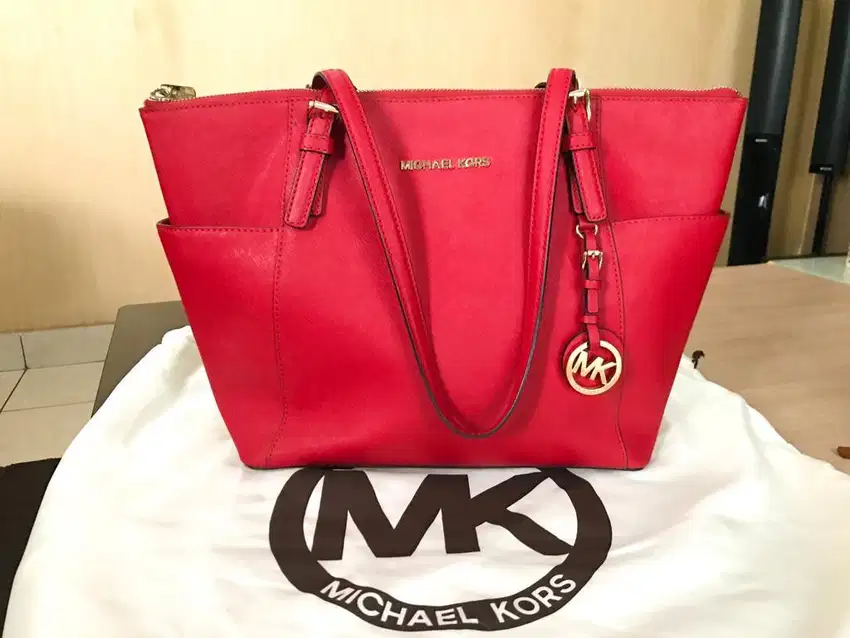 Tas Michael kors merah