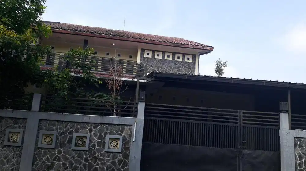 Dijual Rumah  2 lantai ,siap huni dekat kampus UII kaliurang
