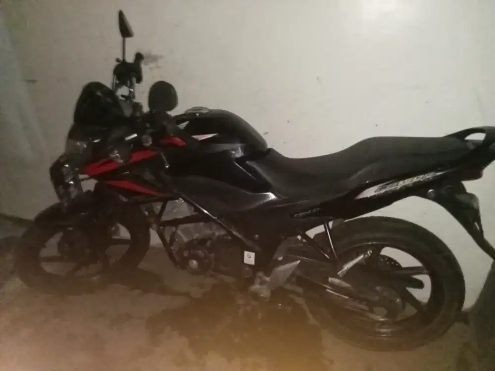 Jl. Honda CB150 R 2014