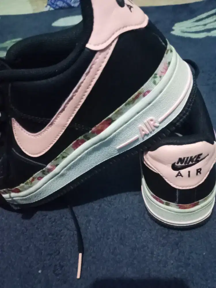 Sepatu NIKE AIR FORCE I size 36,5