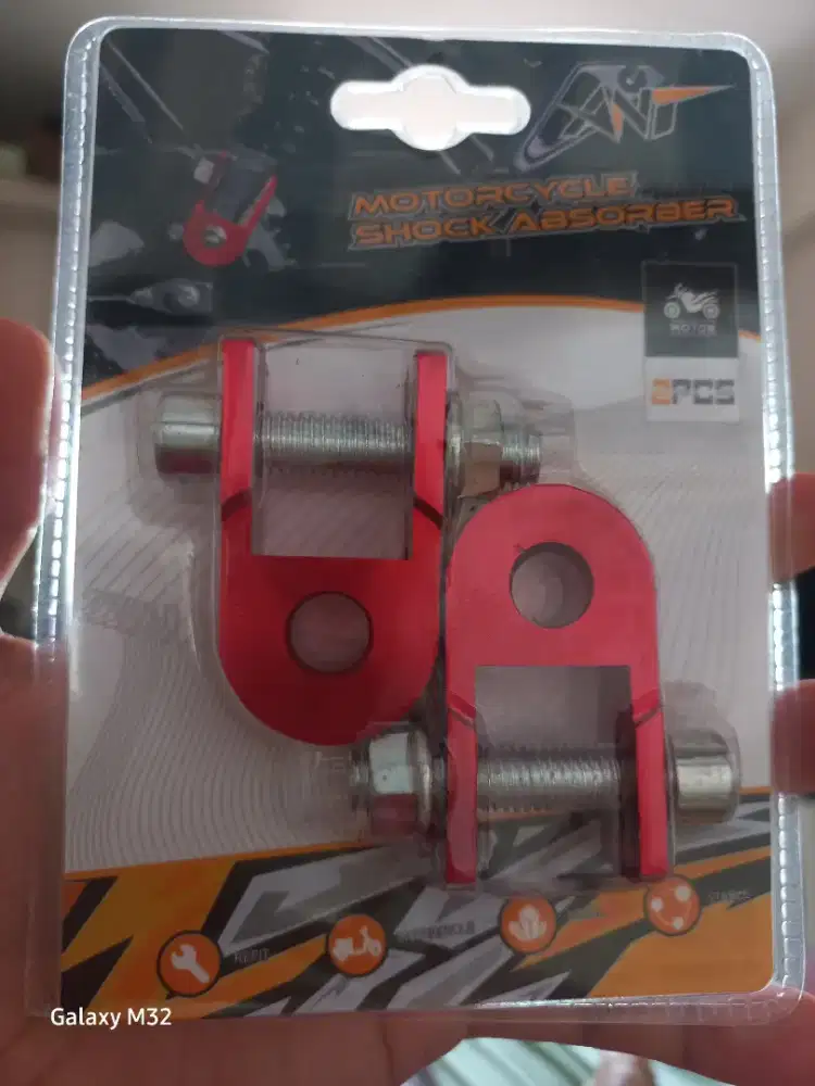 Dudukan tambahan sockbreaker motor belakang model sport