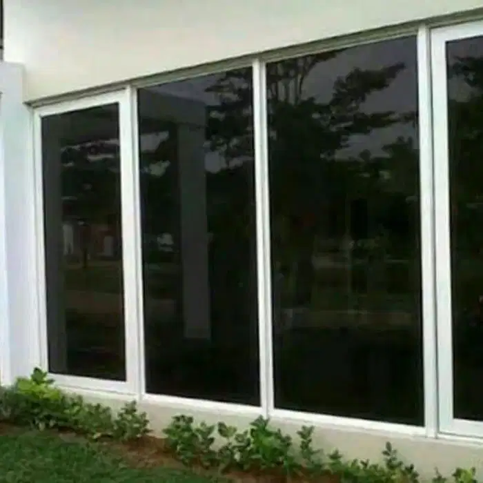 KACA FILM RIBEN GELAP PEREDAM PANAS