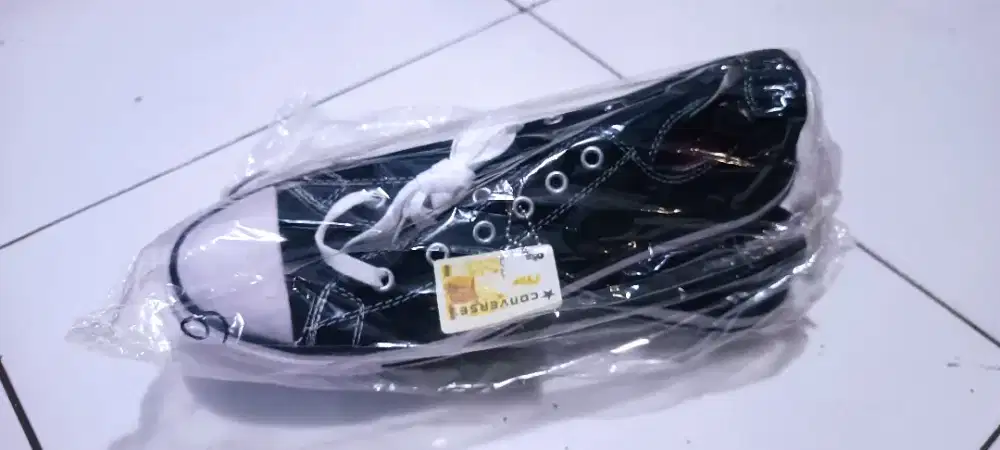 Sepatu converse size 42