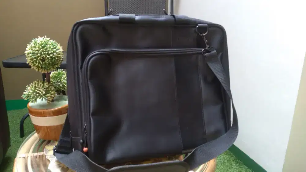 Tas laptop hitam