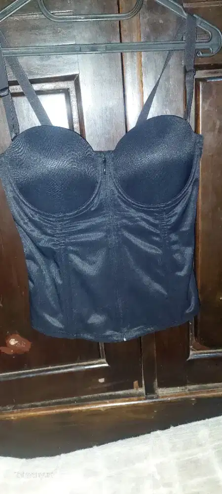 Long torso warna hitam merk Luludi ORI