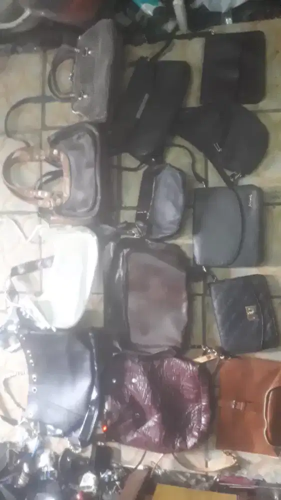 Se paket tas wanita ex pajangan toko brg baru hrg mursh cpt dpt yah