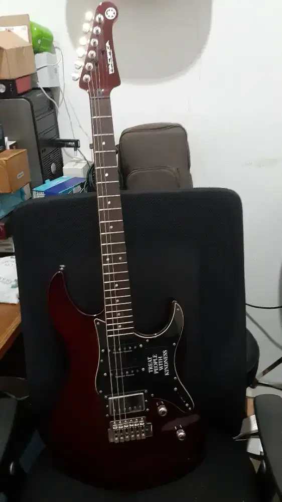 Yamaha Pasifica 612VII FM