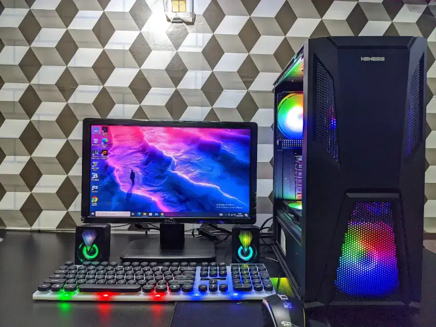 PC GAMING EDITING DESIGN I7 - 3770 FULLSET DAN BERGARANSI