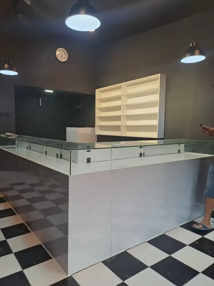 Pembuatan etalase online shop,vape dan lainya bahan kayu custom