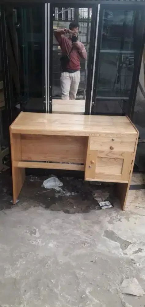 Meja kasir tau kerja sale