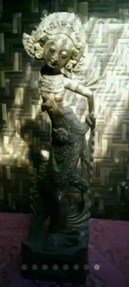 Patung sonokeling kayu utuhan