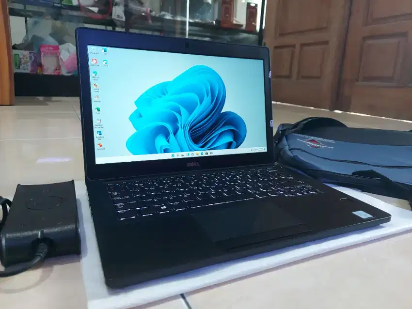 Laptop DELL Latitude 5280 Core i5-7300U RAM 8 GB SSD 256GB Spek Manteb