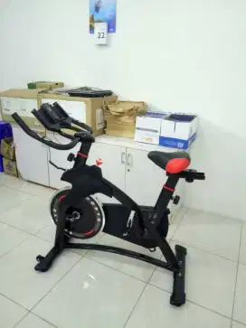 Alat fitness spinning bike tl 930 hitam