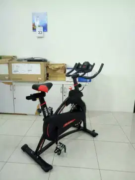 Alat fitness spinning bike tl 930 hitam