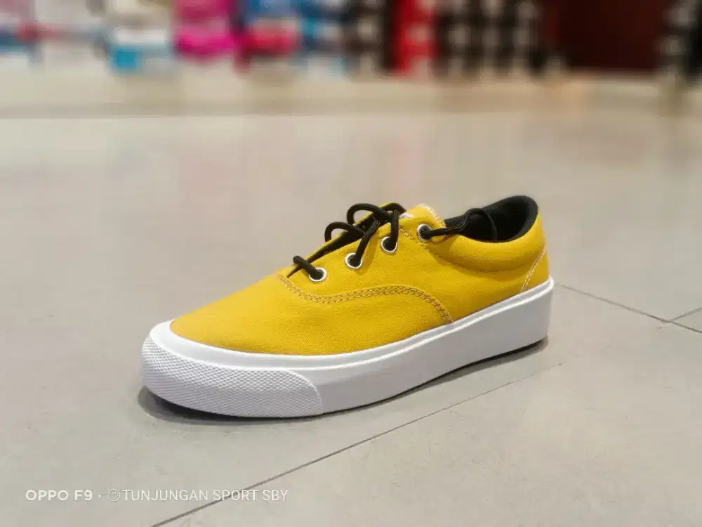 Sepatu Converse clasic vespa original 100%