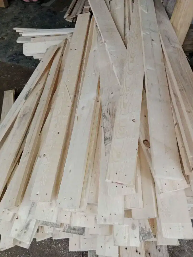 Kayu Jati Belanda dan Kayu Lokal Kembang Bekas Palet