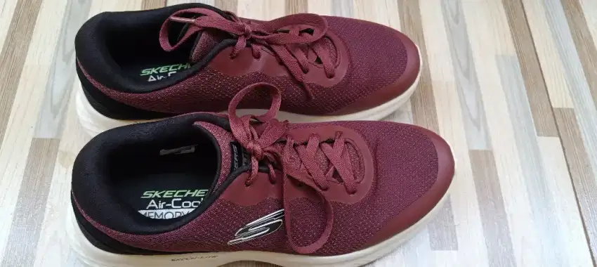 Sepatu SKECHERS Pria Original Kondisi 95%