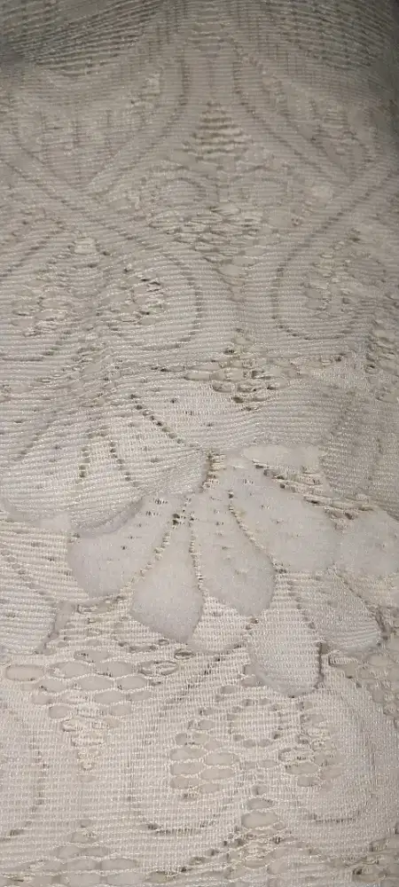 Taplak meja makan cream