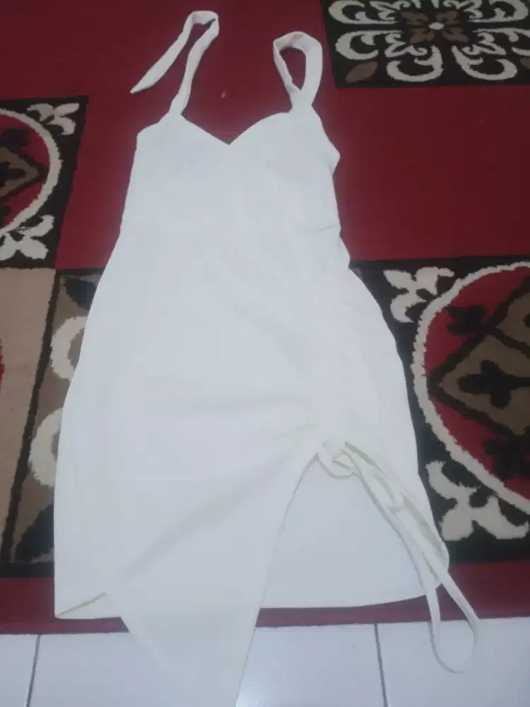 D jual dress warna putih msih bgus blm prnh d pake