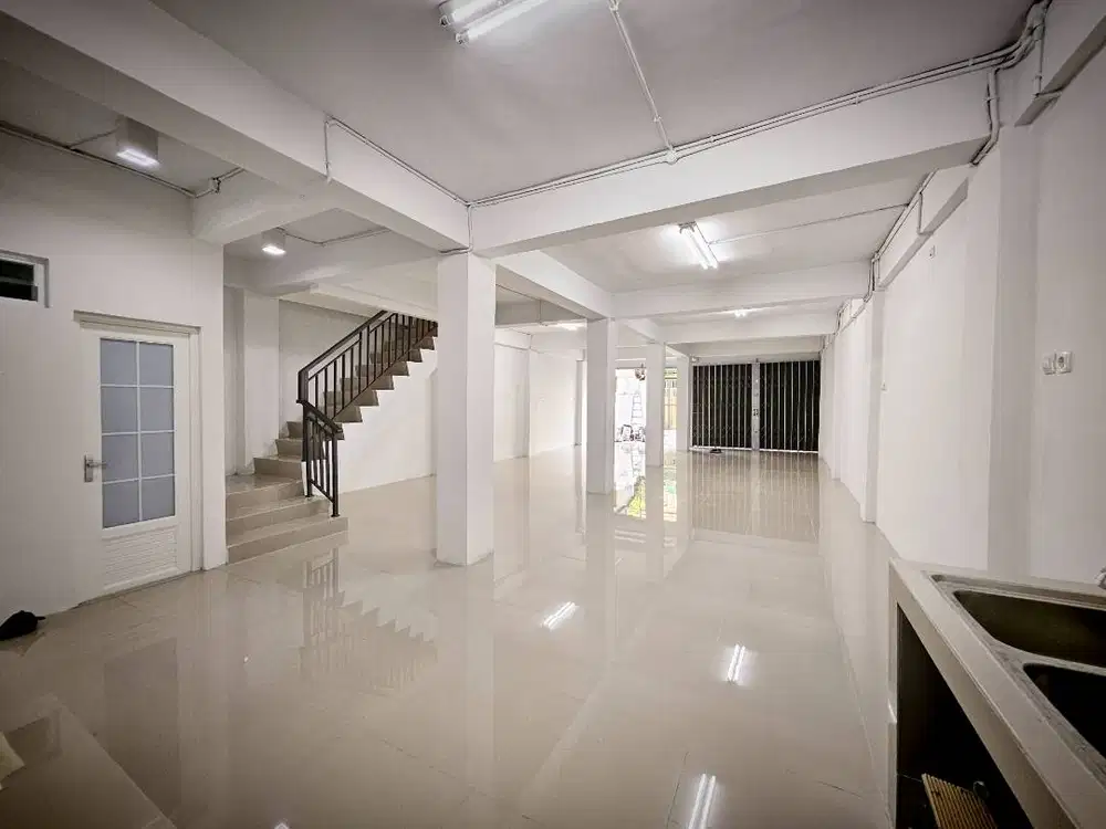 2 Ruko rukan gandeng lebar lokasi strategis Gajah Mada Hayam wuruk