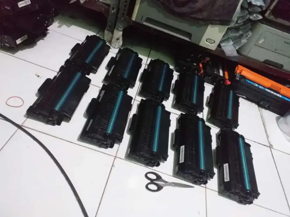 Isi ulang refill toner tinta printer laserjet monokrom hp canon dll