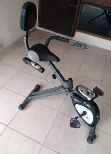 Sepeda statis Ez Bike kondisi apa adanya