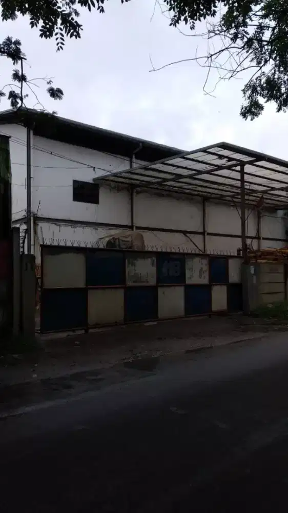 Gudang dekat bandara