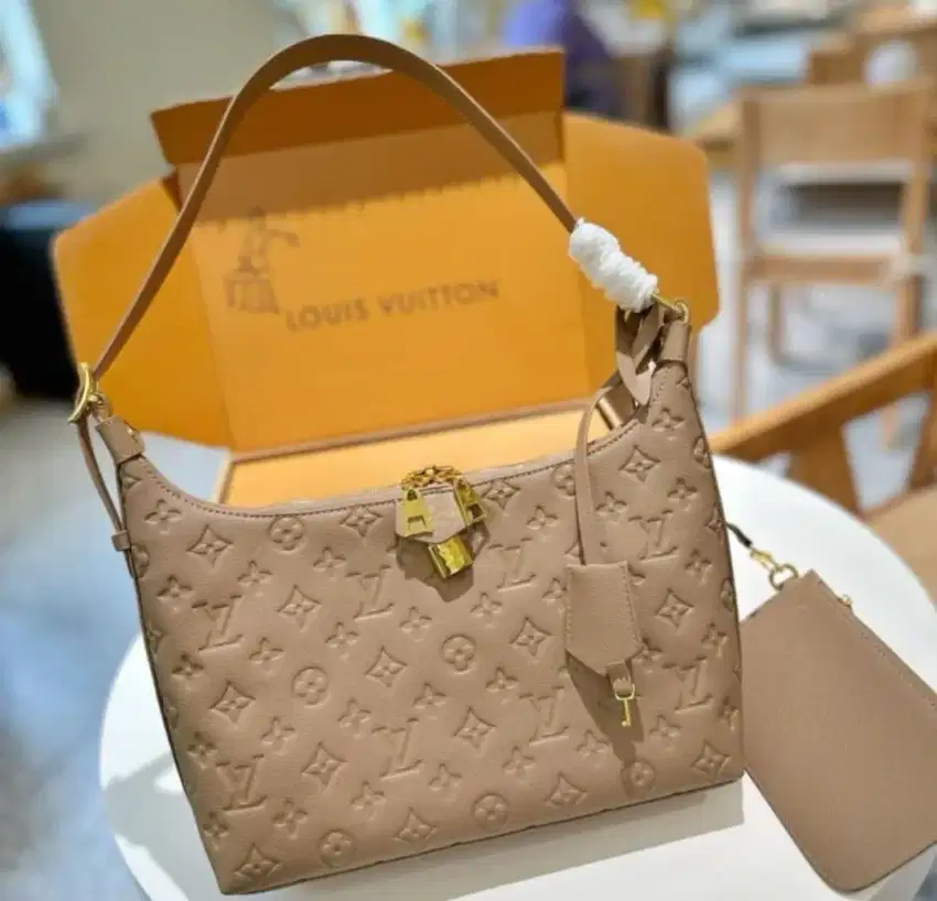 Lv hobo cream bag