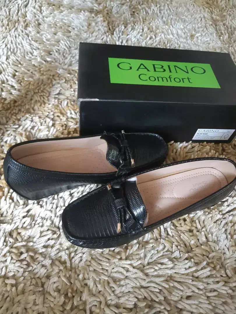 Sepatu Gabino Comfort Size 39 Warna Black No Minus