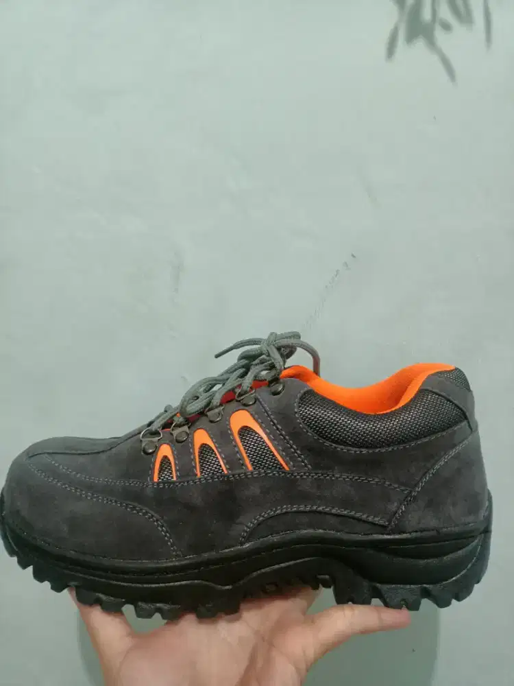 Dijual sepatu outdoor merk Rubtrack size 41