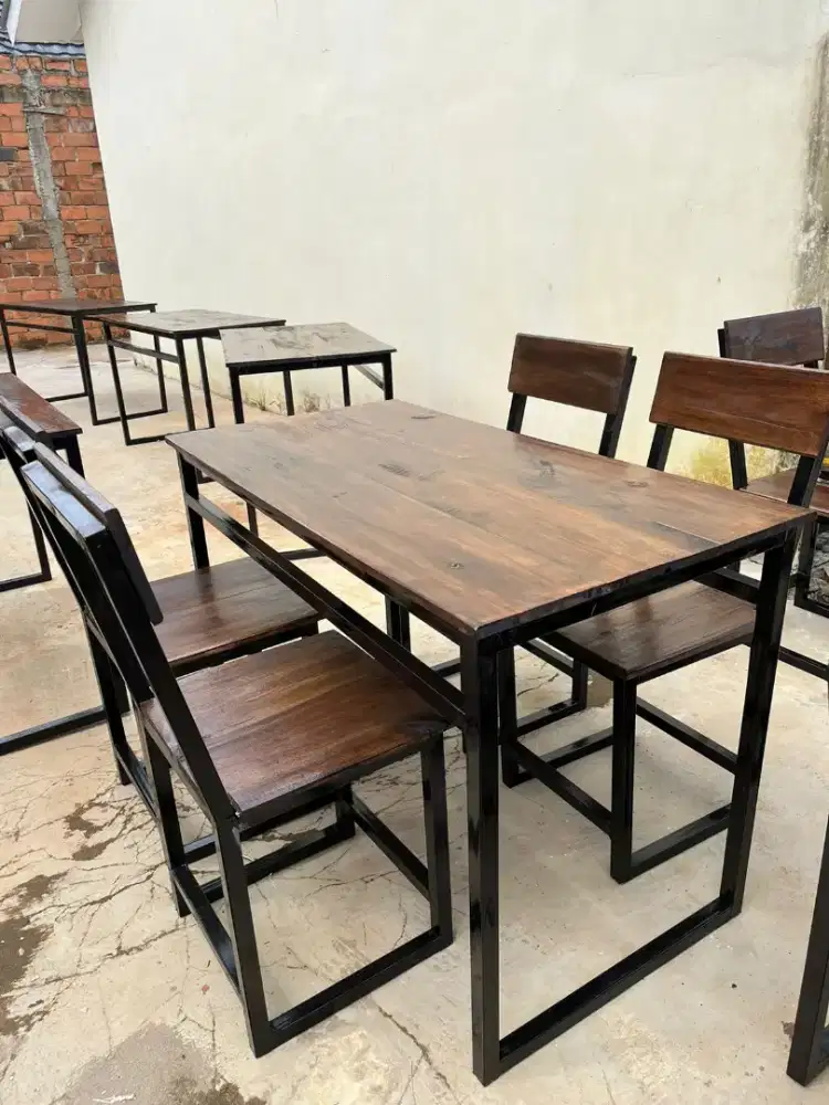Meja resto bahan besi holo tebal alas kayu