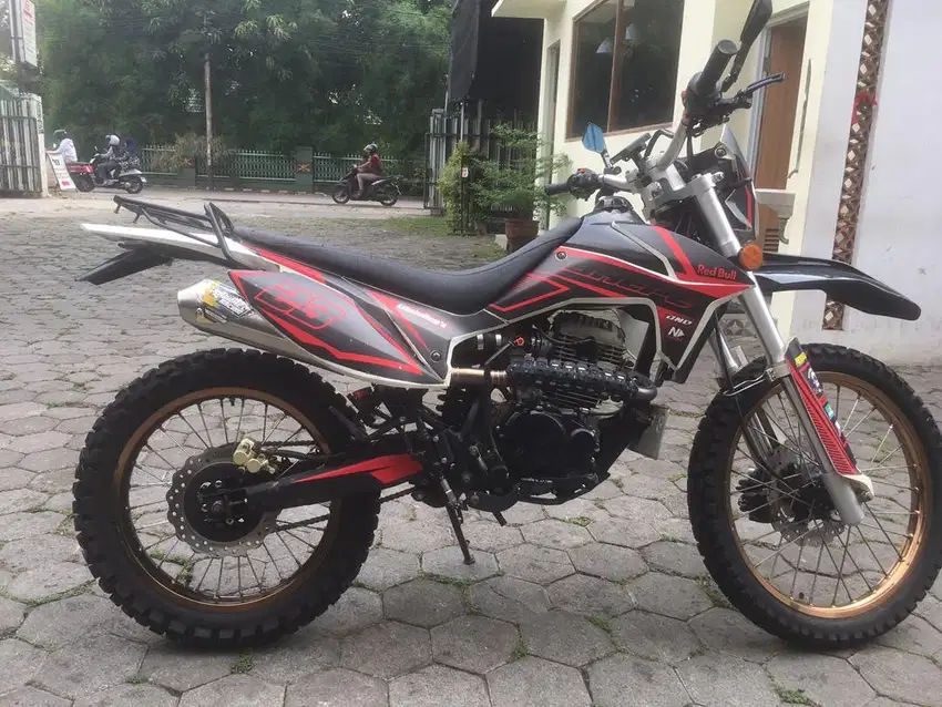 Jual Motor Trail Viar Cross x 150cc free Helm Trail JPX (Nego) th 2019