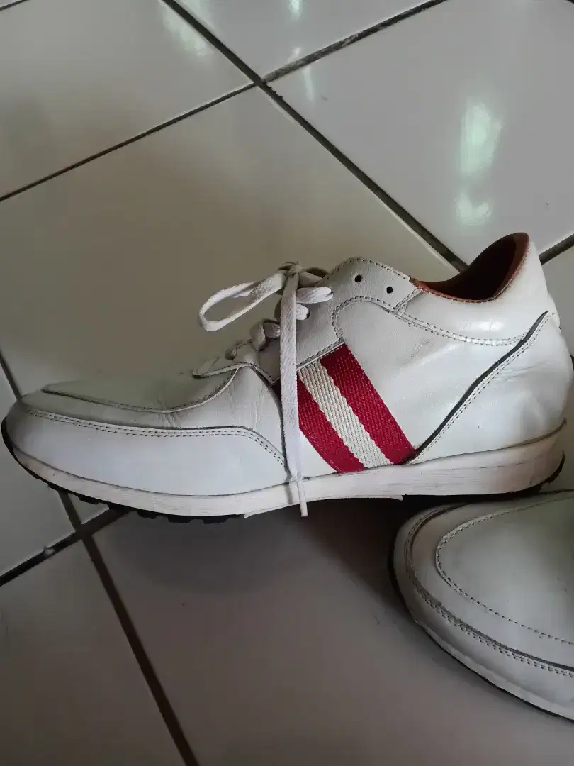 Sepatu sneakers keeve ukuran 40