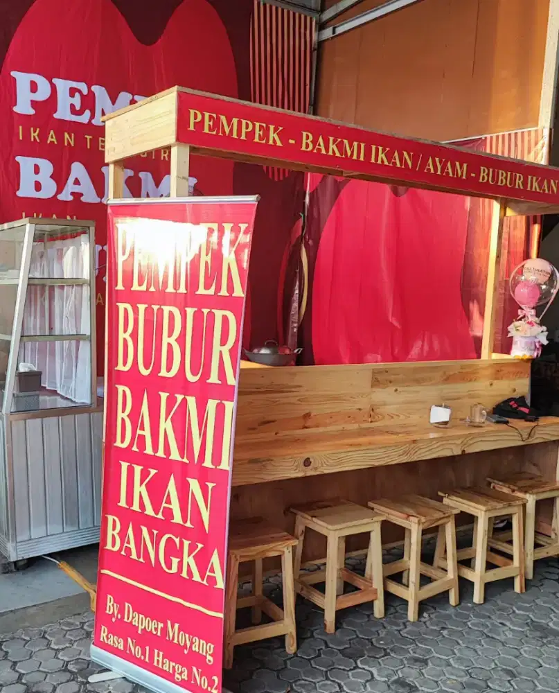 Meja Kasir mewah + tempat makan + Bangku 5 pcs