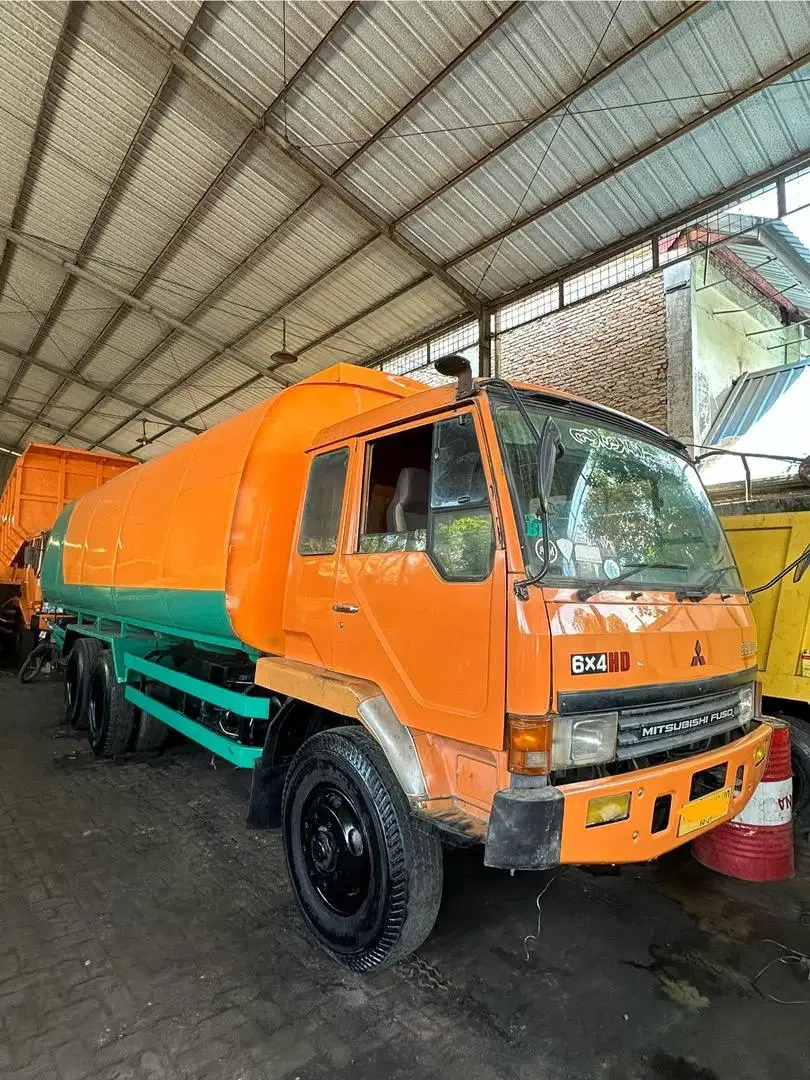 Mitsubishi FUSO 6x4 HD TRONTON TANGKI CPO 28 TON 2012