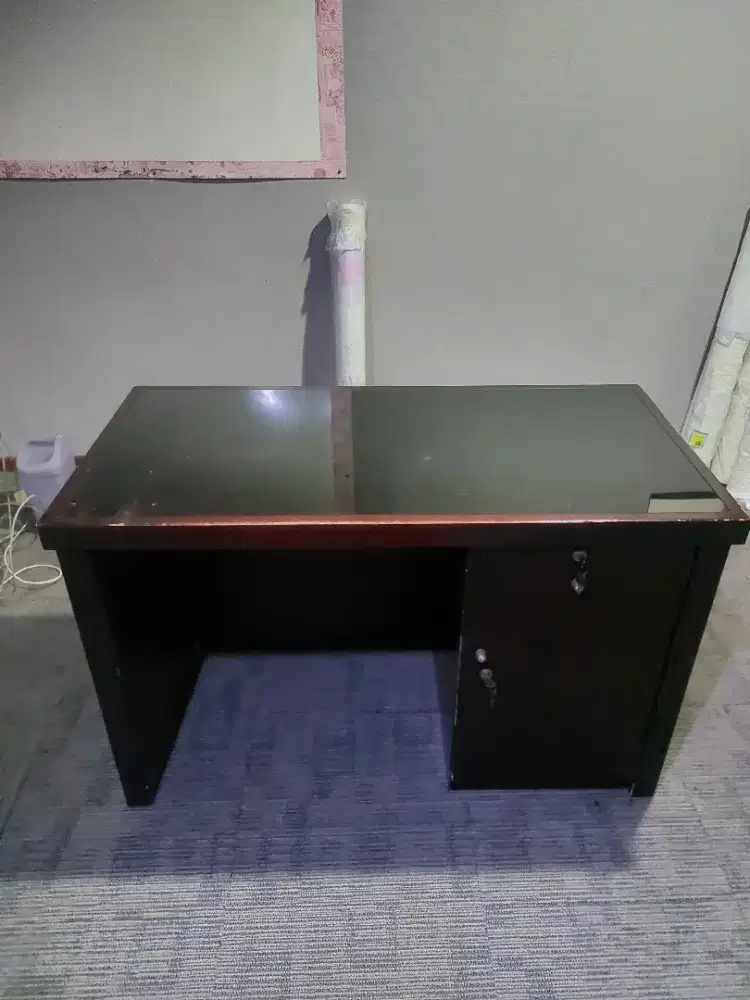Meja Kantor Kayu Kaca