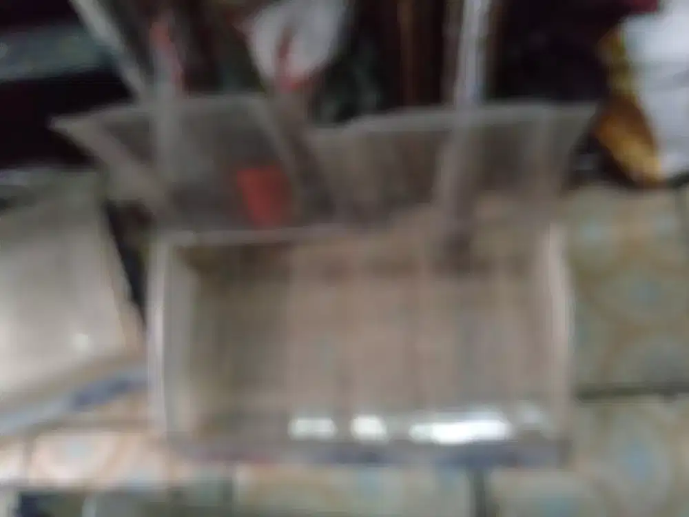 Se paket kotak tempat mkn an ex toko tutup mgkn ada yg perlu murah sj