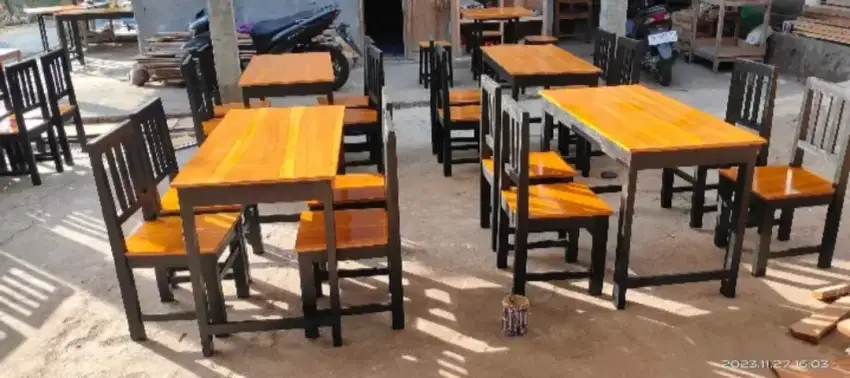 Meja kursi makan
