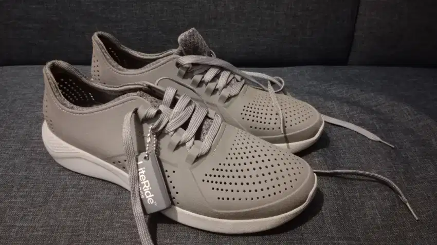 Sepatu Crocs Asli
