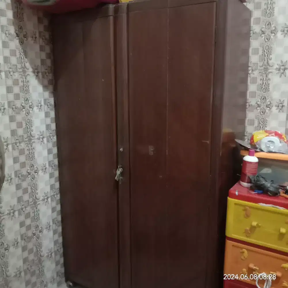 Dijual Lemari Jati Tahun 1953 Lama Dua Pintu