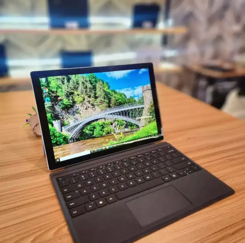 Microsoft surface pro 5jtaan!! Core i5 Ram 8GB SSD 256 Bekas Second