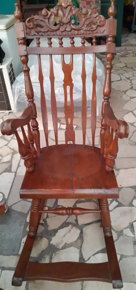 Kursi goyang  dari kayu