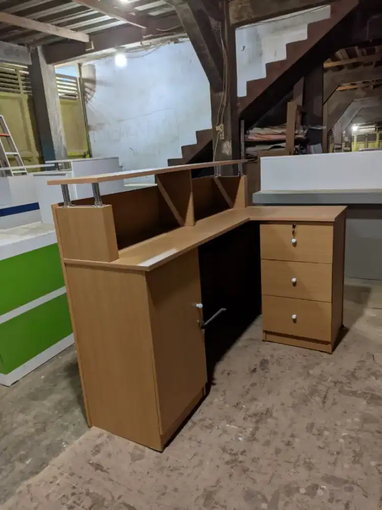 Meja usaha ModeL Leter L