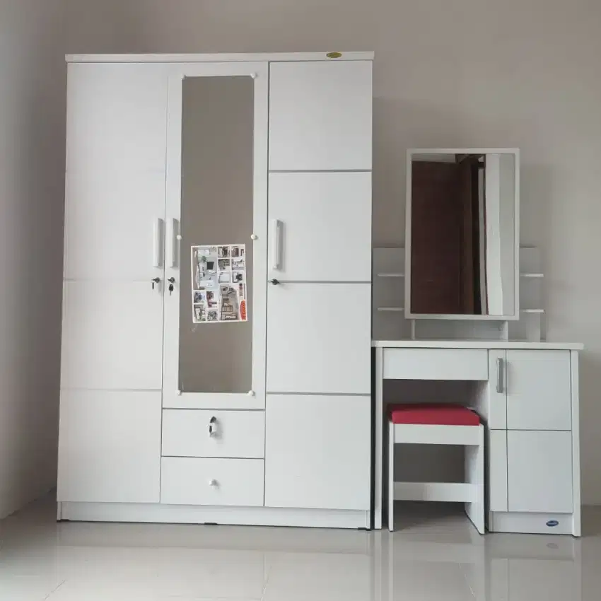 1 Set Meja Rias +lemari 3 Pintu