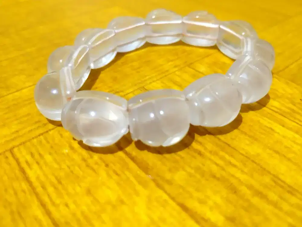 Gelang kristal merah muda Rose Quartz ukiran bunga Lotus