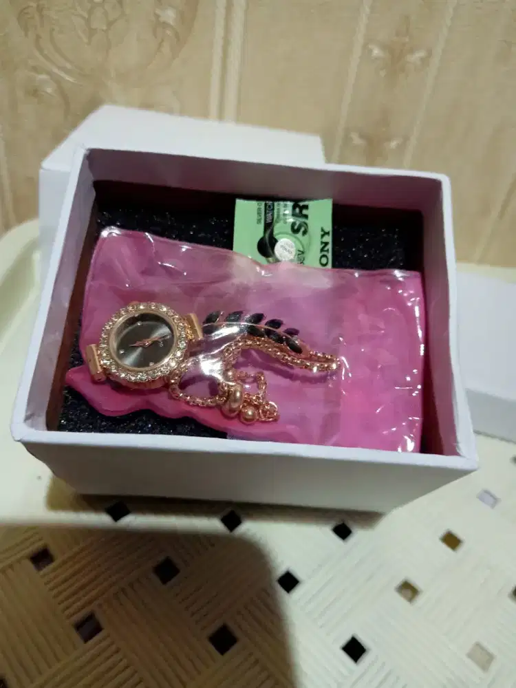 Jam serut cantik