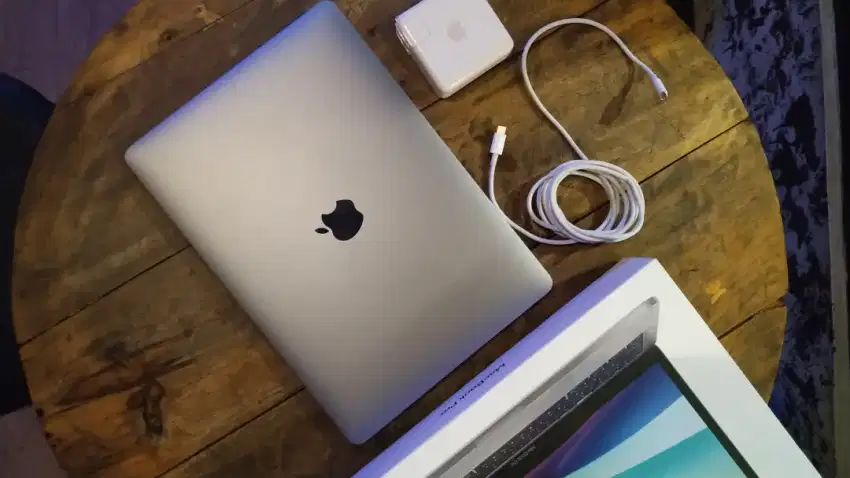 DI BELI DAN DICARI MACBOOK