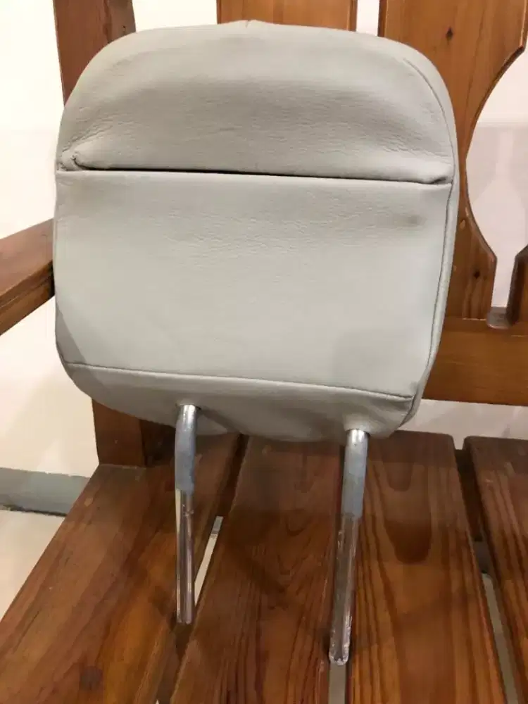 Mazda Biante. Original. Sandaran kepala