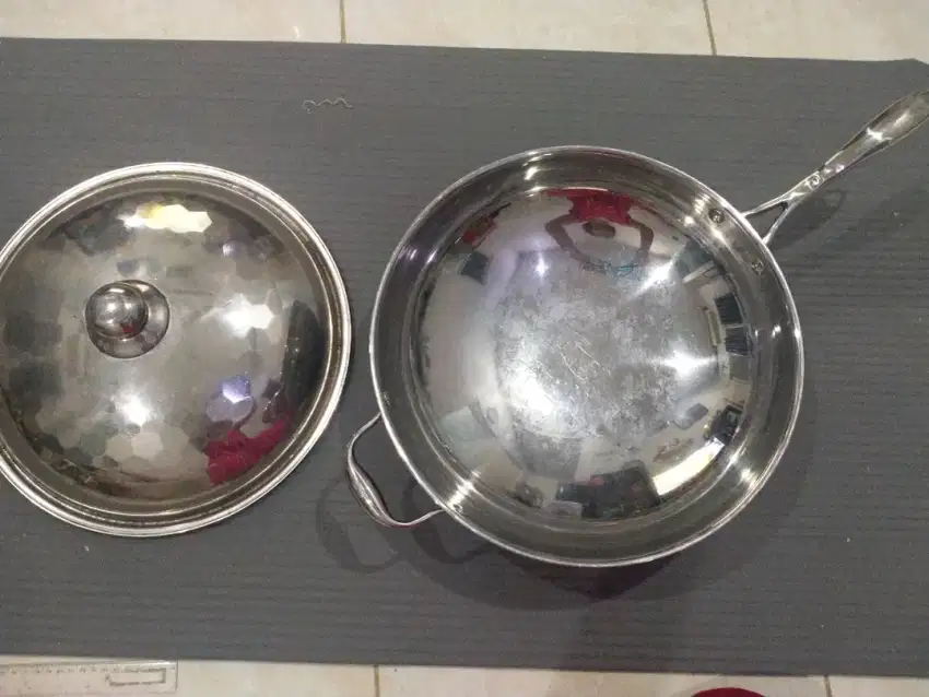 Wajan stainless besar dengan tutup